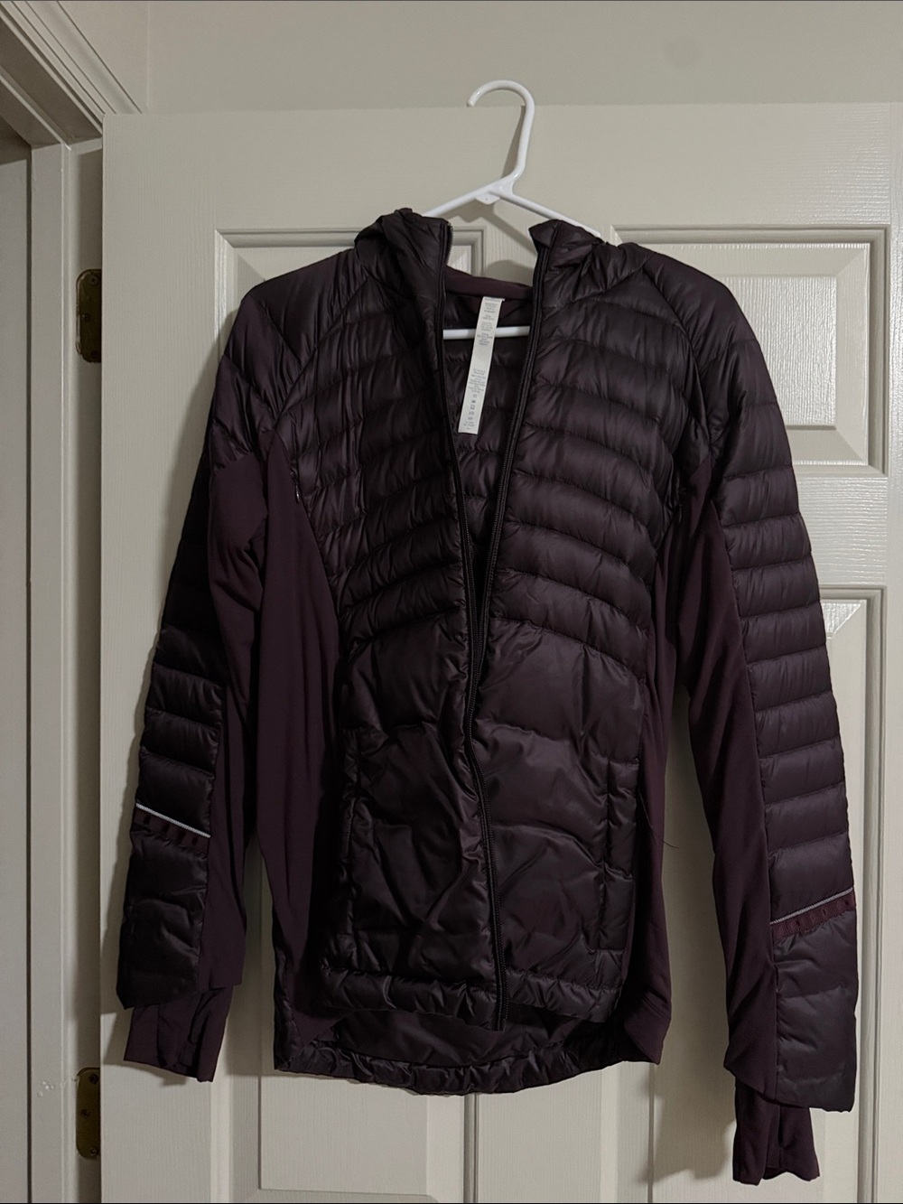 lululemon athletica Puffer Jacket in Deep Plum